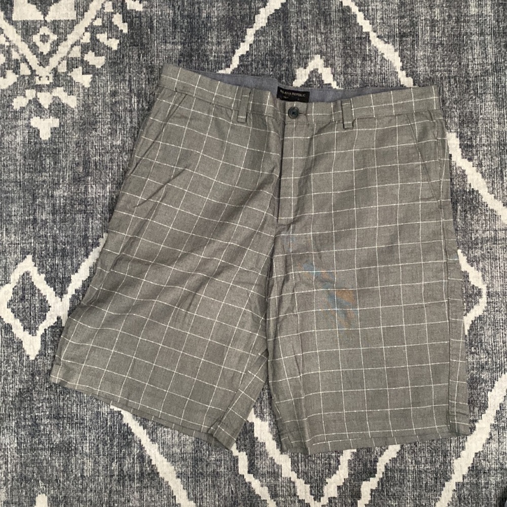 2 for 1 men’s Banana Republic Shorts